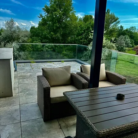 B1 Penthouse Apartment *